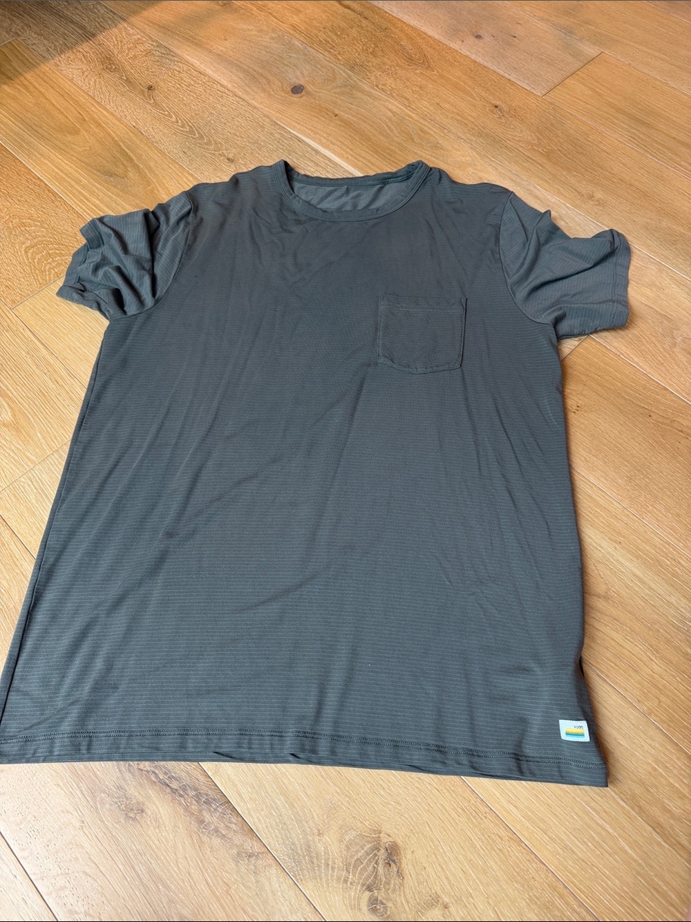 Vuori Men's Crew Neck Pocket T-Shirt - army green